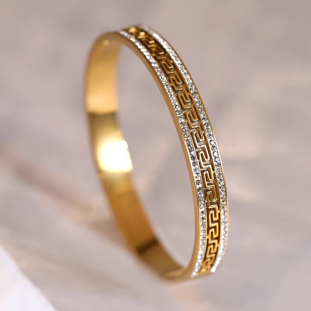 IMG_6726 Palace Style Diamond Light Luxury Great Wall Patterned Bracelet - Image 1